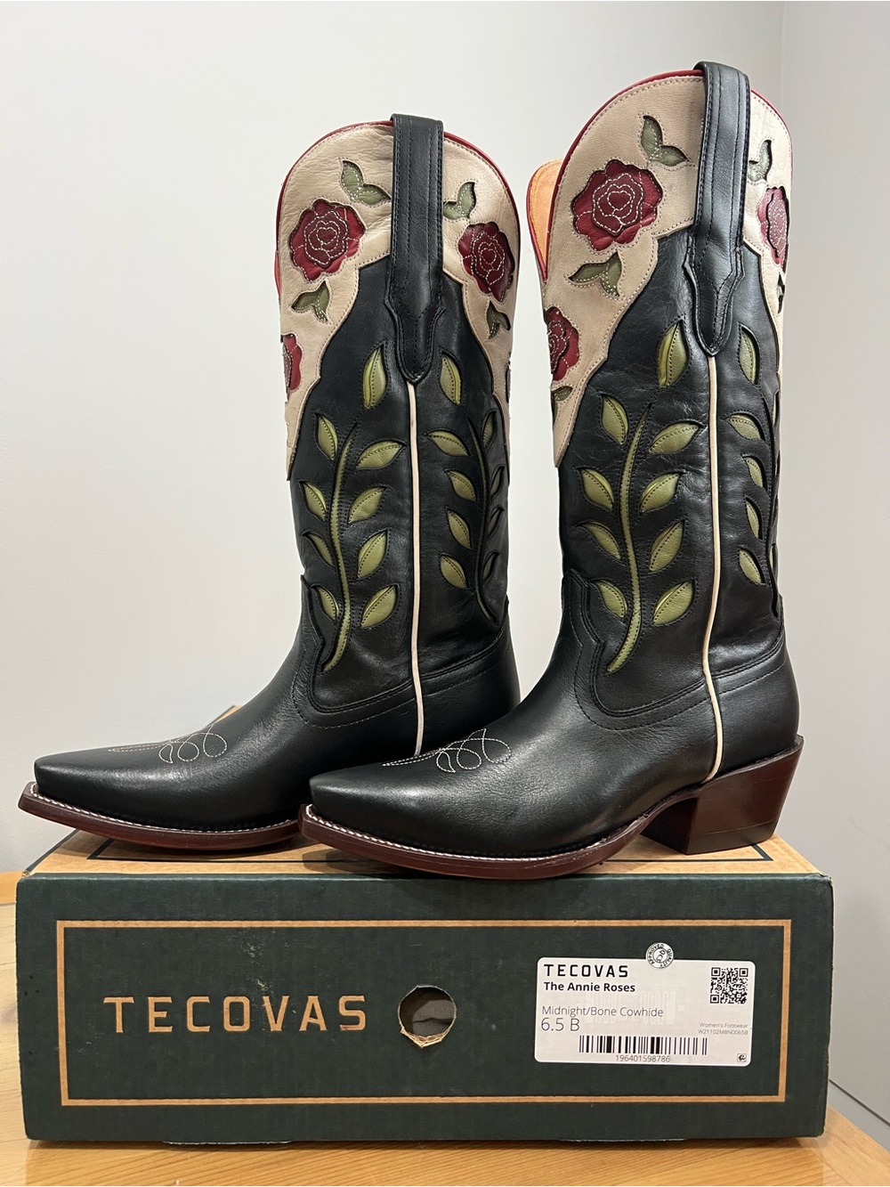 NIB Tecovas The Annie Roses Midnight Floral Embroidered Leather Boots US 6.5